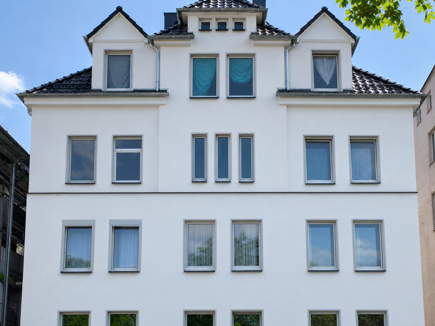 Fassade eines Mehrfamilienhauses nach der Ausführung
